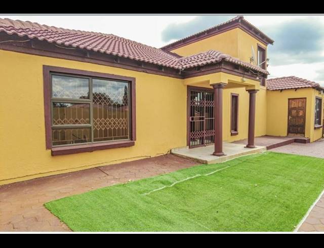 3 BEDROOM HOUSE FOR SALE IN KARENPARK